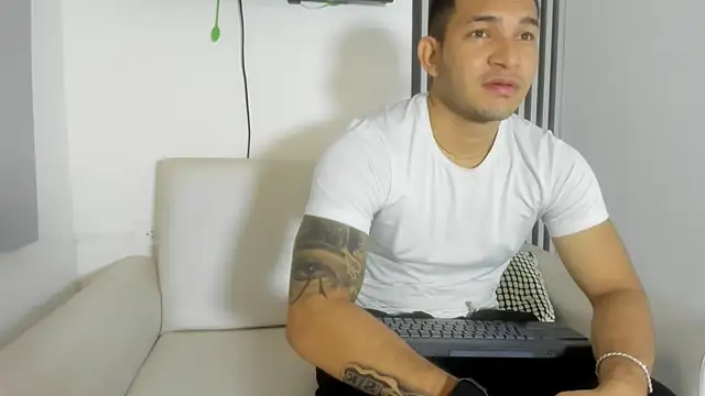 Snapshot of venedic_bull chatting on November 4, 2025, 8:52 pm venedic bull online show from November 4, 2025, 8:52 pm