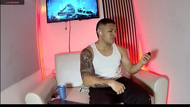 Snapshot of venedic_bull chatting on November 12, 2025, 4:13 am venedic bull online show from November 12, 2025, 4:13 am