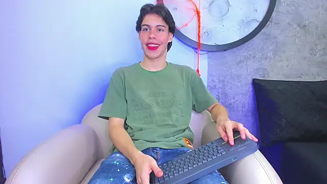 Snapshot of Lucian_grey chatting on October 28, 2025, 4:05 am Lucian grey online show from October 28, 2025, 4:05 am