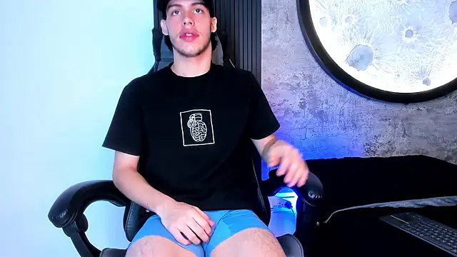 Snapshot of Lucian_grey chatting on November 8, 2025, 4:23 am Lucian grey online show from November 8, 2025, 4:23 am