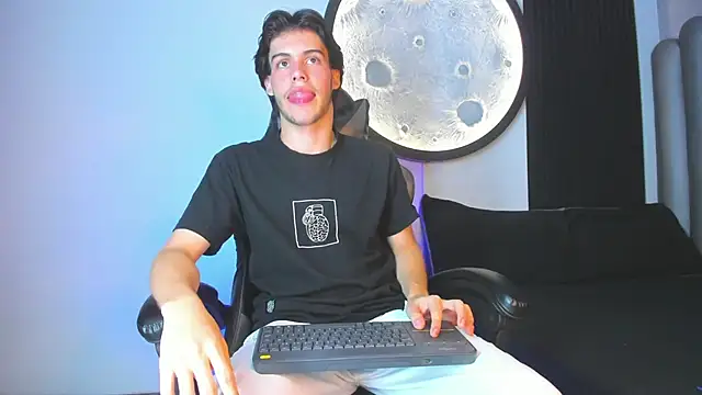 Snapshot of Lucian_grey chatting on November 8, 2025, 5:12 pm Lucian grey online show from November 8, 2025, 5:12 pm