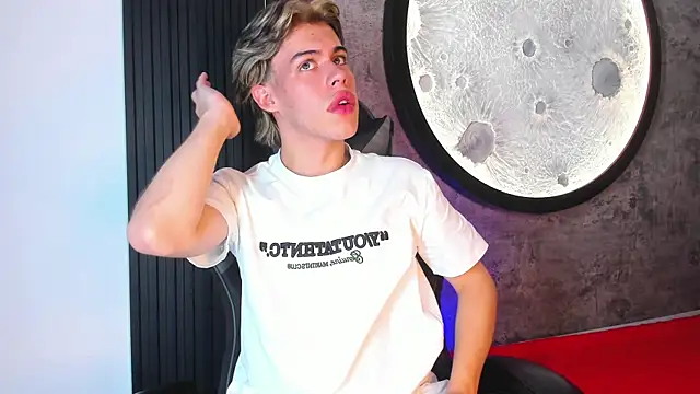 Snapshot of Lucian_grey chatting on November 11, 2025, 4:56 am Lucian grey online show from November 11, 2025, 4:56 am