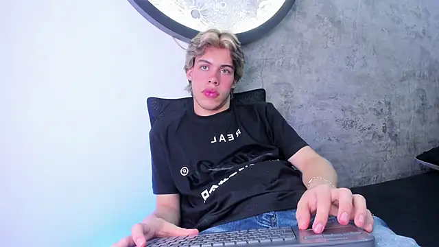 Snapshot of Lucian_grey chatting on November 13, 2025, 4:33 am Lucian grey online show from November 13, 2025, 4:33 am