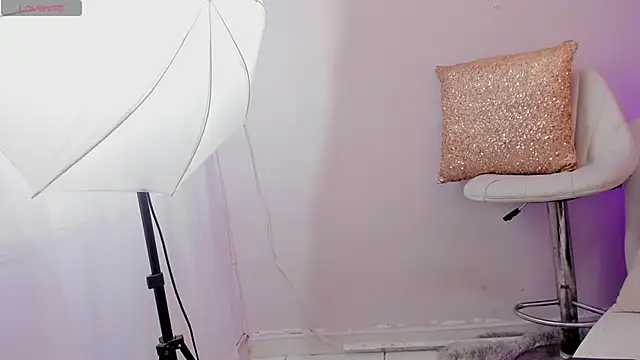 Snapshot of niky_love21 chatting on October 22, 2025, 10:20 pm niky love21 online show from October 22, 2025, 10:20 pm