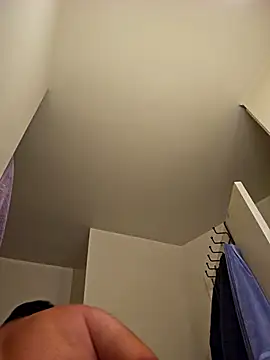 Snapshot of Roddog18 chatting on October 5, 2025, 4:44 am Roddog18 online show from October 5, 2025, 4:44 am