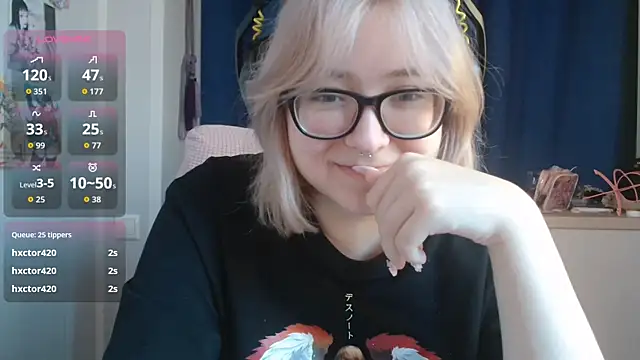 Snapshot of LolaWEI chatting on October 22, 2025, 7:19 am LolaWEI online show from October 22, 2025, 7:19 am