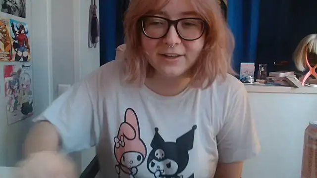 Snapshot of LolaWEI chatting on November 19, 2025, 9:31 am LolaWEI online show from November 19, 2025, 9:31 am