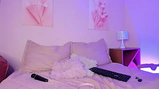 Snapshot of Nikolbrice chatting on November 12, 2025, 7:13 pm Nikolbrice online show from November 12, 2025, 7:13 pm