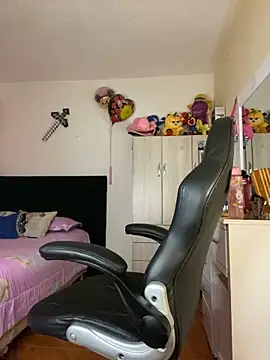 Snapshot of Miichii chatting on October 21, 2025, 11:05 pm Miichii online show from October 21, 2025, 11:05 pm