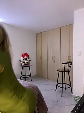 Zoe riivas online show from October 15, 2025, 11:05 pm