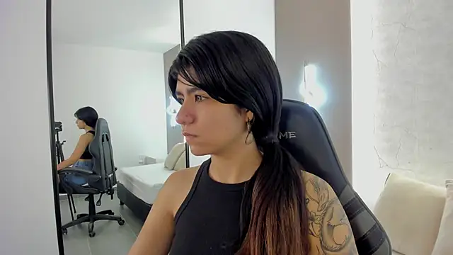 fiorella18  online show from November 15, 2025, 2:20 am