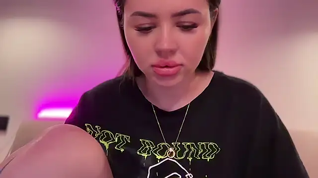 AlmaryKim online show from October 10, 2025, 8:41 pm