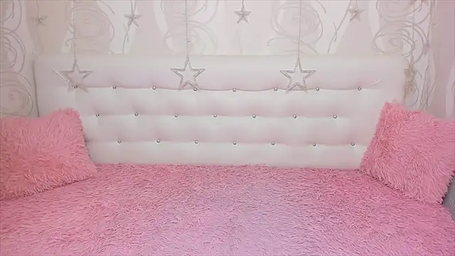 Snapshot of VettaCherry chatting on October 4, 2025, 2:42 am VettaCherry online show from October 4, 2025, 2:42 am