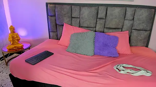 Snapshot of Xiomara_Stwart chatting on October 6, 2025, 12:24 pm Xiomara Stwart online show from October 6, 2025, 12:24 pm