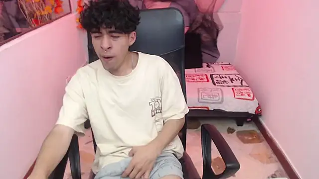 Liil boy online show from October 17, 2025, 3:53 am