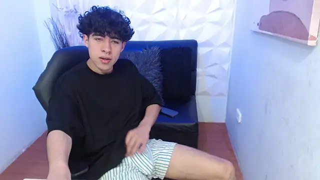 Liil boy online show from October 28, 2025, 3:43 am