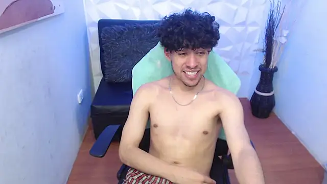 Liil boy online show from November 13, 2025, 3:38 am