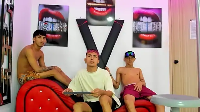 Snapshot of VERY_HOT_GUYS chatting on November 3, 2025, 1:45 pm VERY HOT GUYS online show from November 3, 2025, 1:45 pm