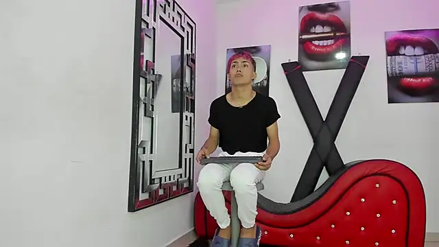 Snapshot of VERY_HOT_GUYS chatting on November 6, 2025, 1:28 am VERY HOT GUYS online show from November 6, 2025, 1:28 am