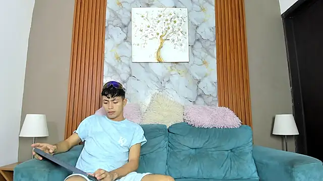 VERY HOT GUYS online show from May 9, 2026, 7:13 am