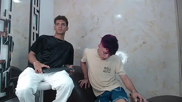 VERY HOT GUYS online show from August 7, 2026, 1:29 am