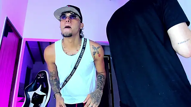 Snapshot of daddys_insanee chatting on October 13, 2025, 4:12 am daddys insanee online show from October 13, 2025, 4:12 am