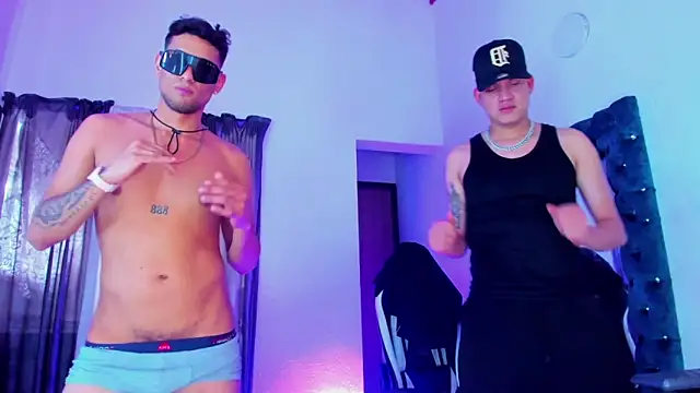 Snapshot of daddys_insanee chatting on November 15, 2025, 4:14 pm daddys insanee online show from November 15, 2025, 4:14 pm