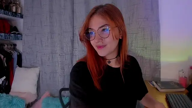 Snapshot of AmaruBloom chatting on October 18, 2025, 5:21 am AmaruBloom online show from October 18, 2025, 5:21 am