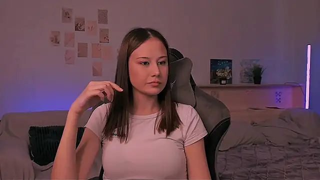 Snapshot of adelle046 chatting on October 6, 2025, 11:51 am adelle046 online show from October 6, 2025, 11:51 am