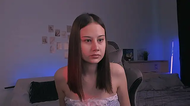 Snapshot of adelle046 chatting on October 27, 2025, 11:25 am adelle046 online show from October 27, 2025, 11:25 am