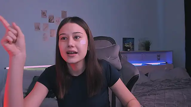 Snapshot of adelle046 chatting on November 16, 2025, 9:37 am adelle046 online show from November 16, 2025, 9:37 am