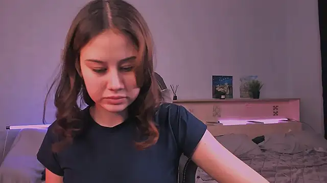 Snapshot of adelle046 chatting on November 17, 2025, 12:33 pm adelle046 online show from November 17, 2025, 12:33 pm