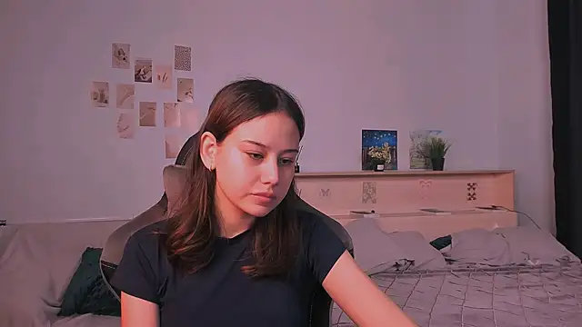 Snapshot of adelle046 chatting on November 18, 2025, 8:30 am adelle046 online show from November 18, 2025, 8:30 am