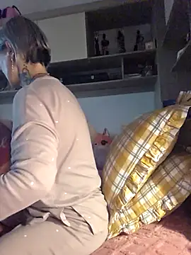 KirraWhite online show from November 14, 2025, 6:06 pm