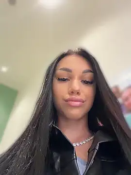 ilariea girl online show from May 10, 2026, 2:11 pm