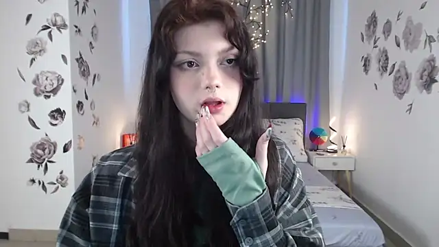 Snapshot of MileyRood chatting on October 6, 2025, 11:13 pm MileyRood online show from October 6, 2025, 11:13 pm