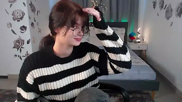 Snapshot of MileyRood chatting on October 16, 2025, 11:17 pm MileyRood online show from October 16, 2025, 11:17 pm