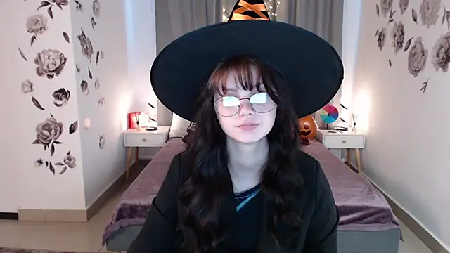 Snapshot of MileyRood chatting on October 29, 2025, 11:39 pm MileyRood online show from October 29, 2025, 11:39 pm