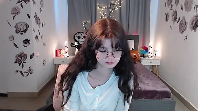 Snapshot of MileyRood chatting on November 1, 2025, 11:18 pm MileyRood online show from November 1, 2025, 11:18 pm