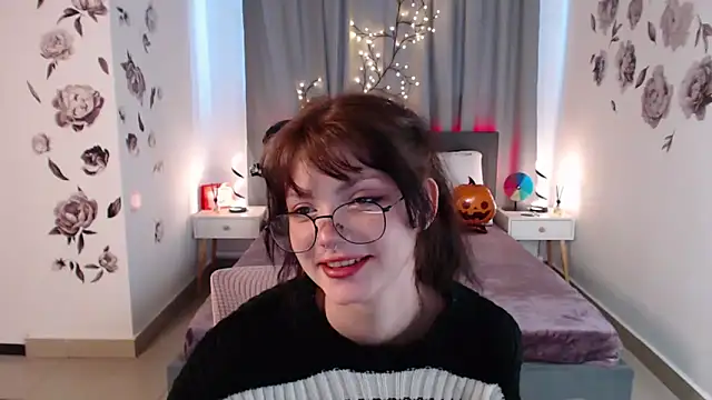 Snapshot of MileyRood chatting on November 3, 2025, 11:26 pm MileyRood online show from November 3, 2025, 11:26 pm