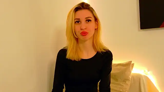 Snapshot of Sia_a chatting on March 18, 2026, 6:27 am Sia a online show from March 18, 2026, 6:27 am