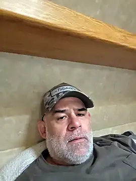 Snapshot of DeeBestEver chatting on October 2, 2025, 8:38 pm DeeBestEver online show from October 2, 2025, 8:38 pm