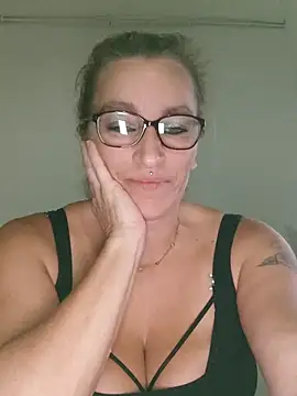 Snapshot of Fifi83Bell chatting on October 3, 2025, 7:33 pm Fifi83Bell online show from October 3, 2025, 7:33 pm