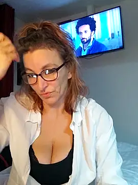 Fifi83Bell online show from December 16, 2025, 2:55 pm