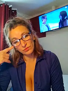 Fifi83Bell online show from December 17, 2025, 12:44 pm