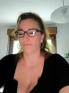 Fifi83Bell online show from March 20, 2026, 4:34 pm