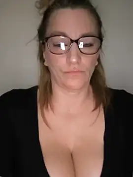 Fifi83Bell online show from March 24, 2026, 1:27 pm