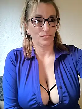 Fifi83Bell online show from March 25, 2026, 5:19 pm