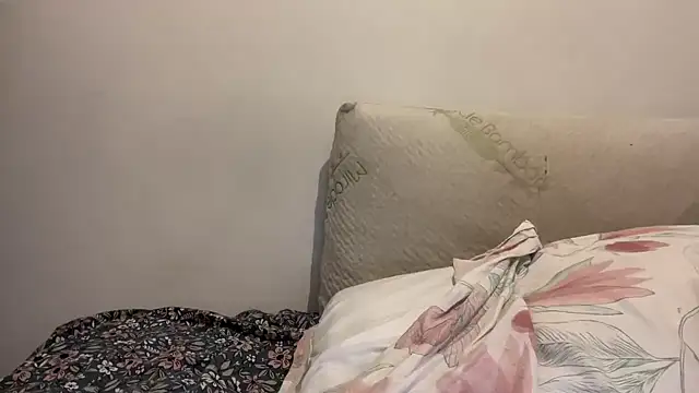 Snapshot of nanaisbackk chatting on November 12, 2025, 11:14 pm nanaisbackk online show from November 12, 2025, 11:14 pm