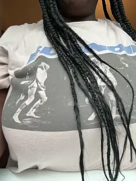 nanaisbackk online show from November 23, 2025, 1:33 pm